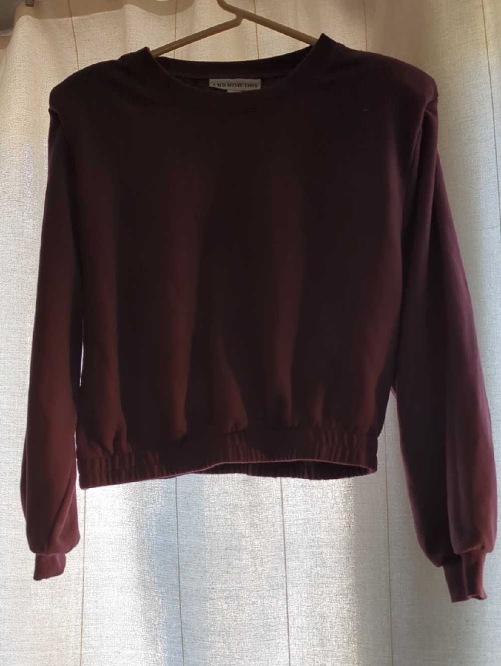 Padded Shoulder Cropped Pullover